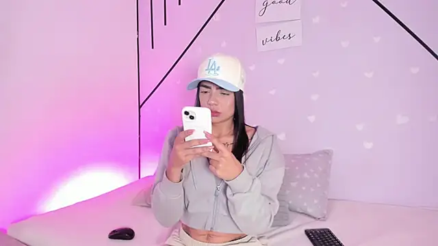 MiahCornell  online show from 30, 3, 2026