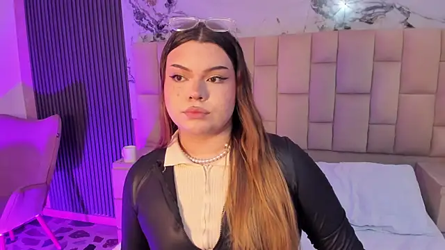 Snapshot of Maxxxine1 chatting on 2, 3, 2026 Maxxxine1 online show from 2, 3, 2026