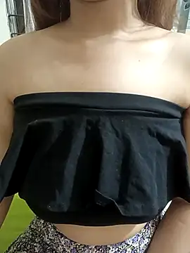 Snapshot of loving_candy chatting on 2, 12, 2025 loving candy online show from 2, 12, 2025