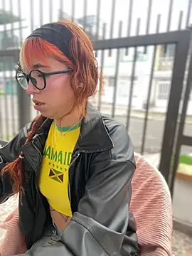 Snapshot of Sallem_Pink chatting on 6, 4, 2026 Sallem Pink online show from 6, 4, 2026