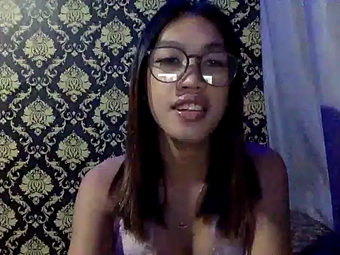 Snapshot of your_wifey chatting on 2, 10, 2025 your wifey online show from 2, 10, 2025