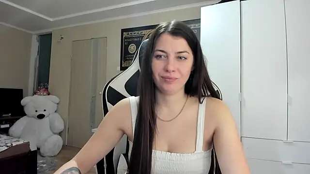 EmiLovsi online show from 13, 10, 2025