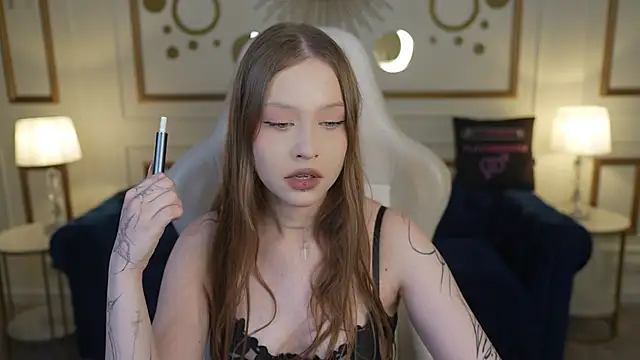 Esmie Smile online show from 14, 11, 2025