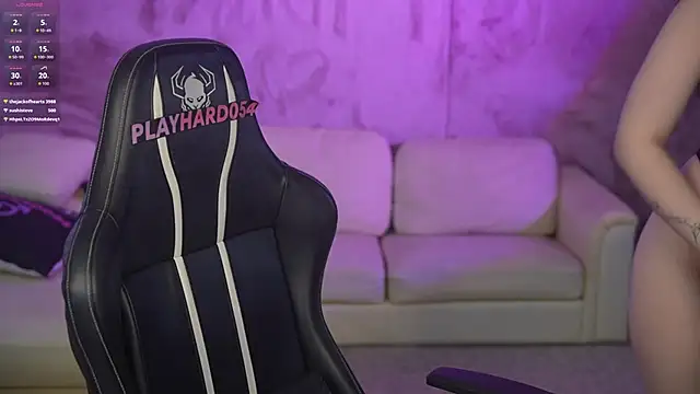 Esmie Smile online show from 13, 2, 2026