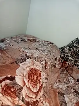 Snapshot of Queen-15 chatting on 18, 10, 2025 Queen-15 online show from 18, 10, 2025