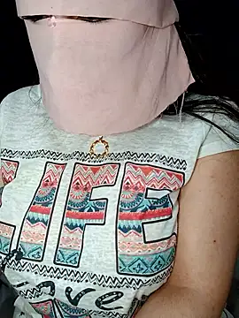 Snapshot of Queen-15 chatting on 10, 1, 2026 Queen-15 online show from 10, 1, 2026