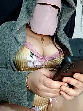 Snapshot of Queen-15 chatting on 17, 1, 2026 Queen-15 online show from 17, 1, 2026