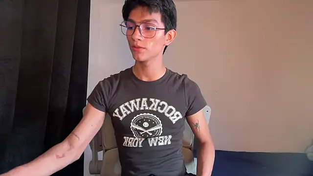 Snapshot of Angel_bunny2 chatting on 8, 11, 2025 Angel bunny2 online show from 8, 11, 2025