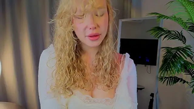 Snapshot of emilyshepar_d chatting on 27, 10, 2025 emilyshepar d online show from 27, 10, 2025