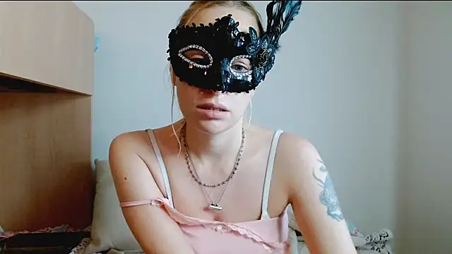 SatinQueen90 online show from 12, 11, 2025