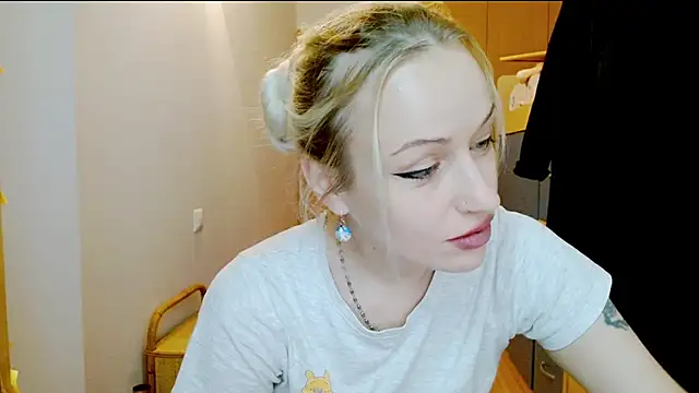 SatinQueen90 online show from 1, 12, 2025