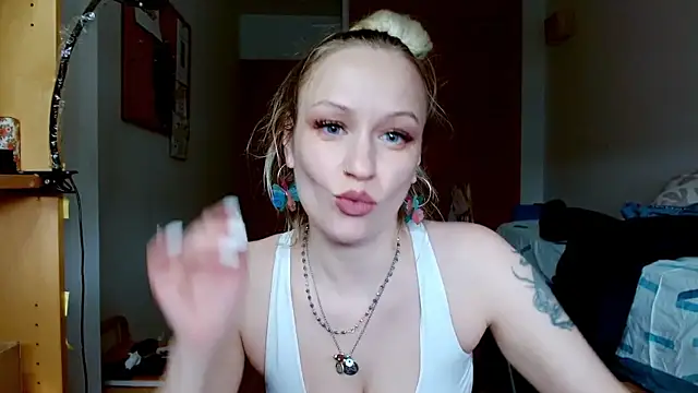 SatinQueen90 online show from 9, 3, 2026