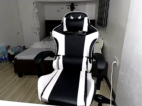 eattmebabyy online show from 30, 11, 2025