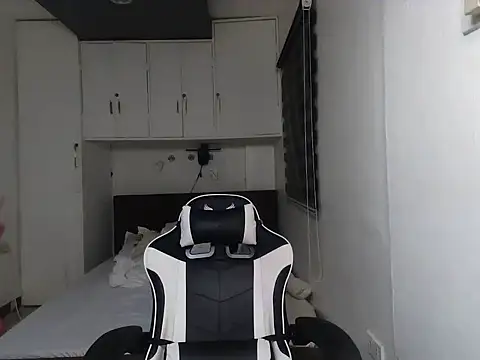 eattmebabyy online show from 1, 3, 2026