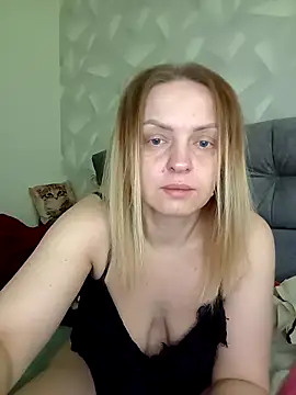 Ami Foxy online show from 10, 5, 2026