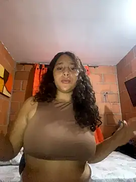 Snapshot of AnaisVelvet11 chatting on 18, 10, 2025 AnaisVelvet11 online show from 18, 10, 2025