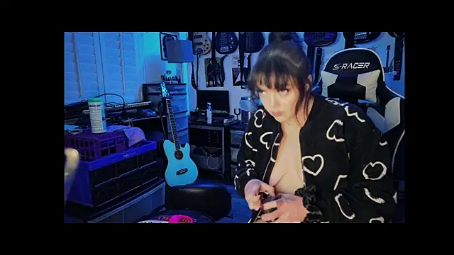 TheSlutMuffin online show from 18, 12, 2025