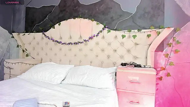 AmbarFoxx  online show from 24, 11, 2025