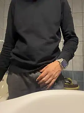 Snapshot of adiluci1 chatting on 4, 10, 2025 adiluci1 online show from 4, 10, 2025