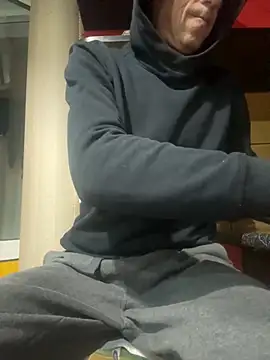 Snapshot of adiluci1 chatting on 20, 10, 2025 adiluci1 online show from 20, 10, 2025