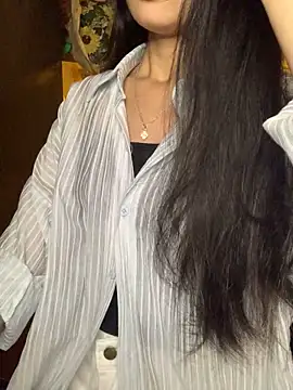 Nhinhi18 online show from 9, 11, 2025