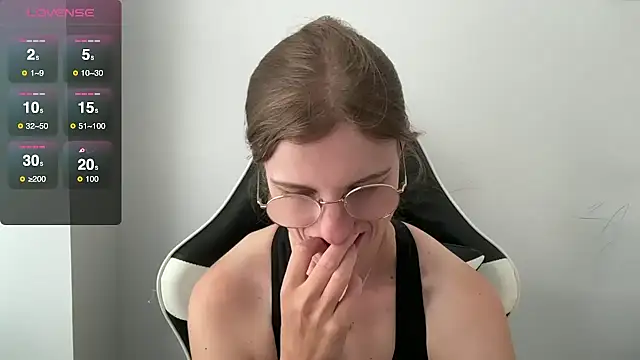 BustyKellyXXX online show from 23, 9, 2025