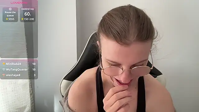 Snapshot of BustyKellyXXX chatting on 16, 4, 2026 BustyKellyXXX online show from 16, 4, 2026