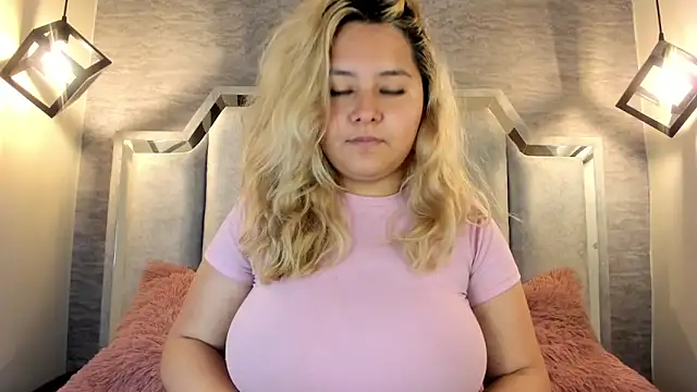 Snapshot of Zafiro_claire chatting on 30, 4, 2026 Zafiro claire online show from 30, 4, 2026