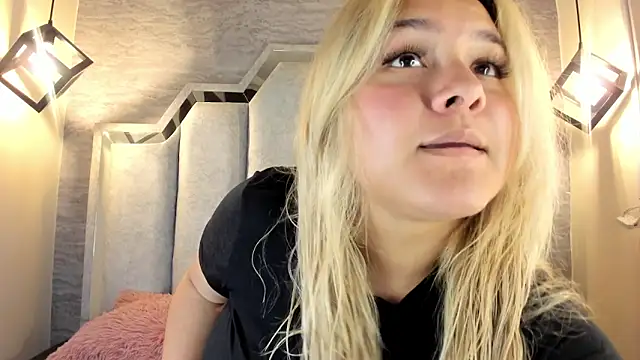 Snapshot of Zafiro_claire chatting on 5, 5, 2026 Zafiro claire online show from 5, 5, 2026