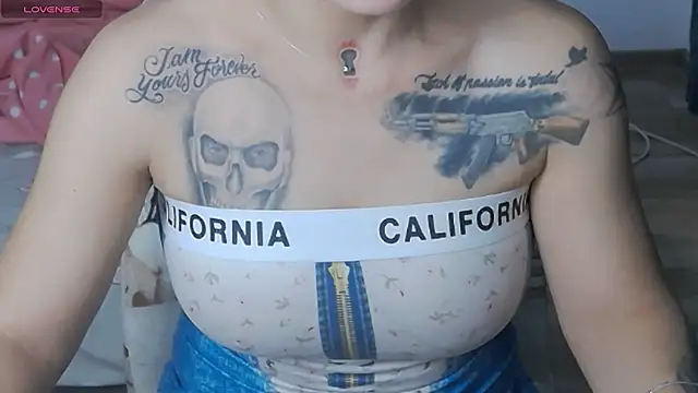Snapshot of KatyNolann chatting on 7, 10, 2025 KatyNolann online show from 7, 10, 2025