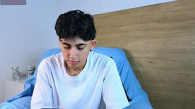 Stiven Benet  online show from 12, 9, 2025