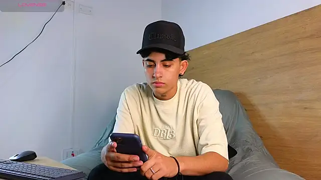 Stiven Benet  online show from 20, 9, 2025