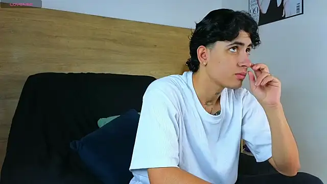 Stiven Benet  online show from 19, 10, 2025