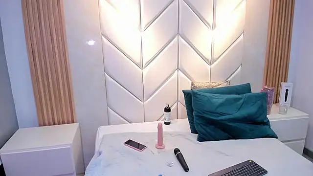 Snapshot of BarbieMonet chatting on 28, 10, 2025 BarbieMonet online show from 28, 10, 2025