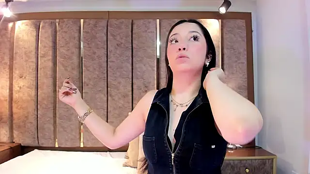 Snapshot of BarbieMonet chatting on 8, 11, 2025 BarbieMonet online show from 8, 11, 2025