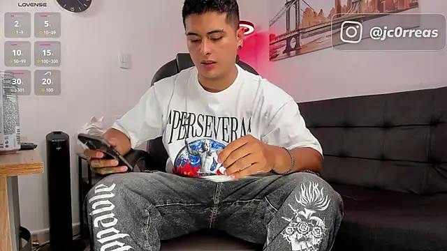 Snapshot of _Juanes chatting on 25, 10, 2025  Juanes online show from 25, 10, 2025