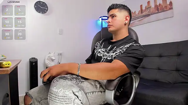 Snapshot of _Juanes chatting on 27, 10, 2025  Juanes online show from 27, 10, 2025