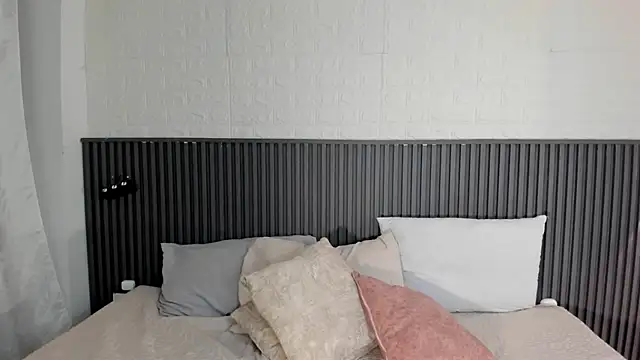 Violet Fowler online show from 9, 9, 2025