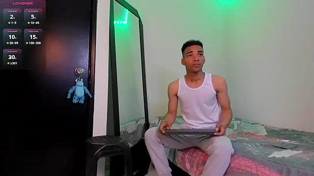 Snapshot of kenan_2601 chatting on 17, 10, 2025 kenan 2601 online show from 17, 10, 2025