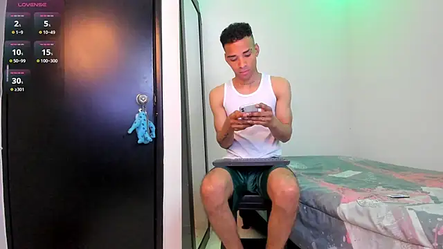 Snapshot of kenan_2601 chatting on 18, 10, 2025 kenan 2601 online show from 18, 10, 2025