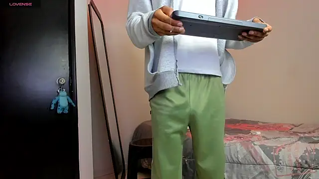 Snapshot of kenan_2601 chatting on 21, 10, 2025 kenan 2601 online show from 21, 10, 2025