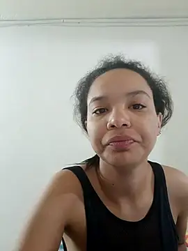Snapshot of Ayshel_cooperr chatting on 4, 10, 2025 Ayshel cooperr online show from 4, 10, 2025