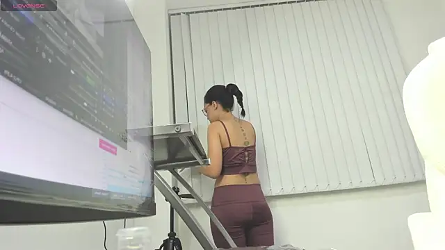 Snapshot of Ayshel_cooperr chatting on 22, 10, 2025 Ayshel cooperr online show from 22, 10, 2025