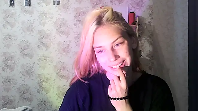 Snapshot of ClaireLaSweet chatting on 20, 9, 2025 ClaireLaSweet online show from 20, 9, 2025