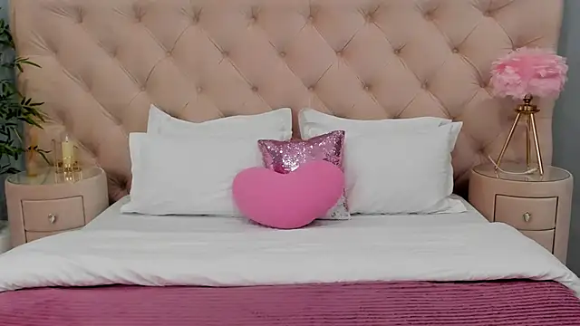 Snapshot of NoraHaynes chatting on 1, 2, 2026 NoraHaynes online show from 1, 2, 2026