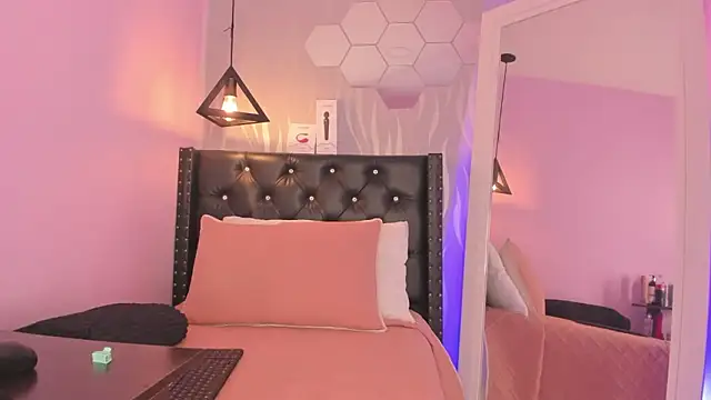 Snapshot of lucia-cute chatting on 14, 3, 2026 lucia-cute online show from 14, 3, 2026