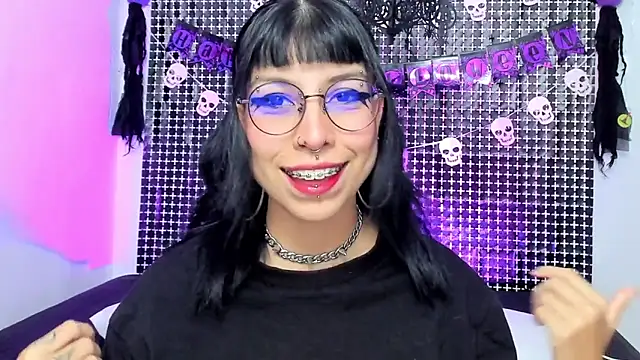 Snapshot of Rose_72 chatting on 18, 10, 2025 Rose 72 online show from 18, 10, 2025