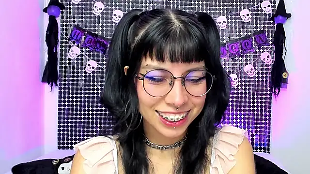 Snapshot of Rose_72 chatting on 27, 10, 2025 Rose 72 online show from 27, 10, 2025