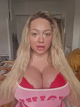 Snapshot of misstitmouseofficial chatting on 5, 10, 2025 misstitmouseofficial online show from 5, 10, 2025