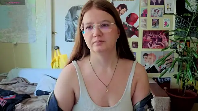 Sienna-Cow online show from 16, 9, 2025